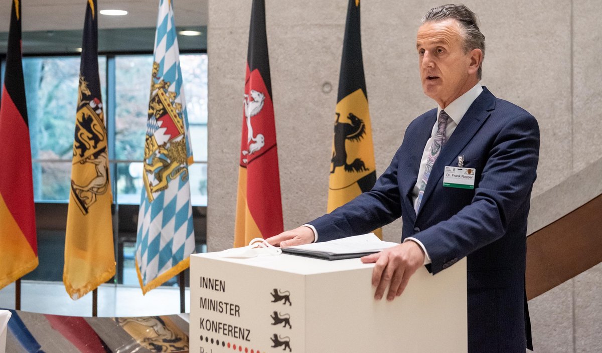 Ob Frank Nopper zukünftig hier noch hingeht? Stuttgarts Oberbürgermeister auf der *innen-Minister-Konferenz im Dezember 2021. Fotos: Jens Volle