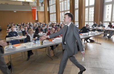 Nils Schmid hastet von Termin zu Termin.