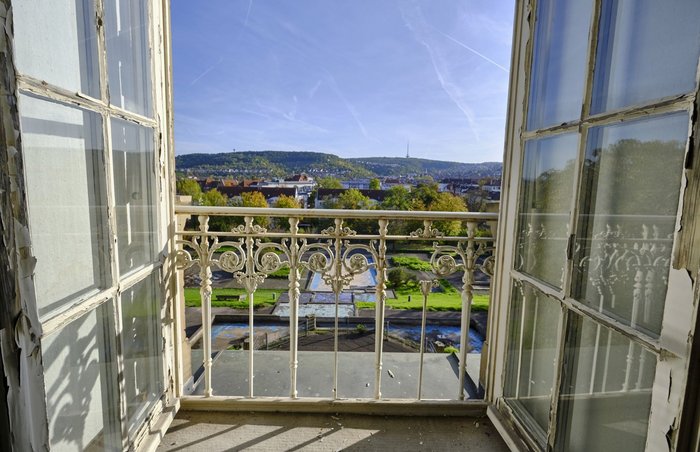 Blick aus dem oberen Stock Richtung Berg. Blick aus dem oberen Stock Richtung Berg.