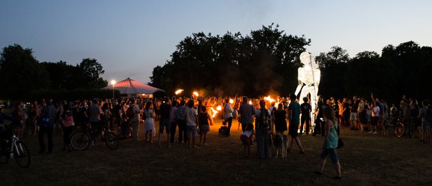 Auch hübsch: das Gelände bei Nacht.