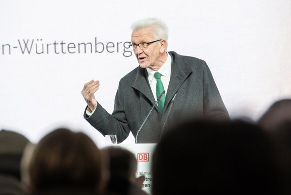 Paris mit scharfem "s": Winfried Kretschmann auf Oettingers Spuren.