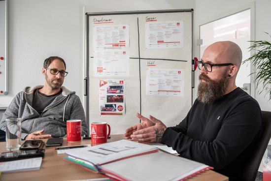 Tarifkämpfer und Dräxlmaier-Störer: Markus Linnow (links) und André Kaufmann von der IG Metall Ludwigsburg. Tarifkämpfer und Dräxlmaier-Störer: Markus Linnow (links) und André Kaufmann von der IG Metall Ludwigsburg.