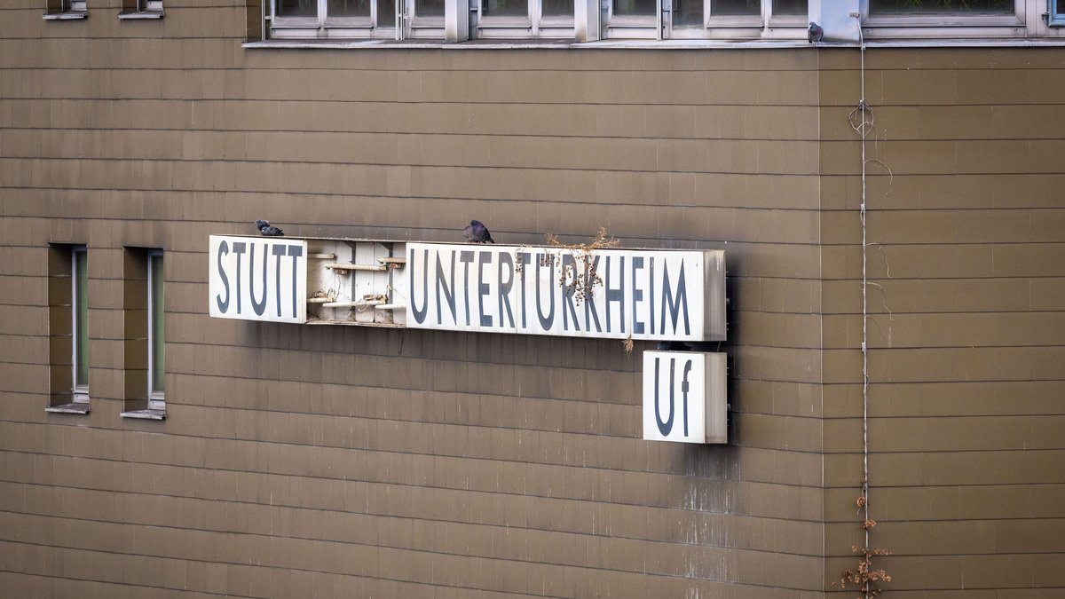 Die Substanz bröckelt: Stellwerksgebäude am ehemaligen Güter- und künftigen Abstellbahnhof Untertürkheim. Fotos: Julian Rettig