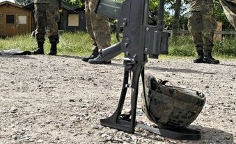Keine Unterhosen kaufen können, aber Waffen wollen