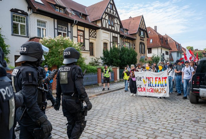Auf der Cyriakstraße geht's vorbei an schicken Häusern.