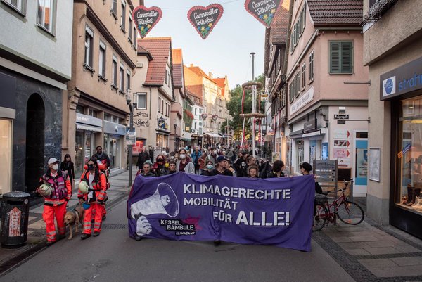 Kesselbambule bei der Camp-Abschlussdemo am Donnerstag.  Kesselbambule bei der Camp-Abschlussdemo am Donnerstag.