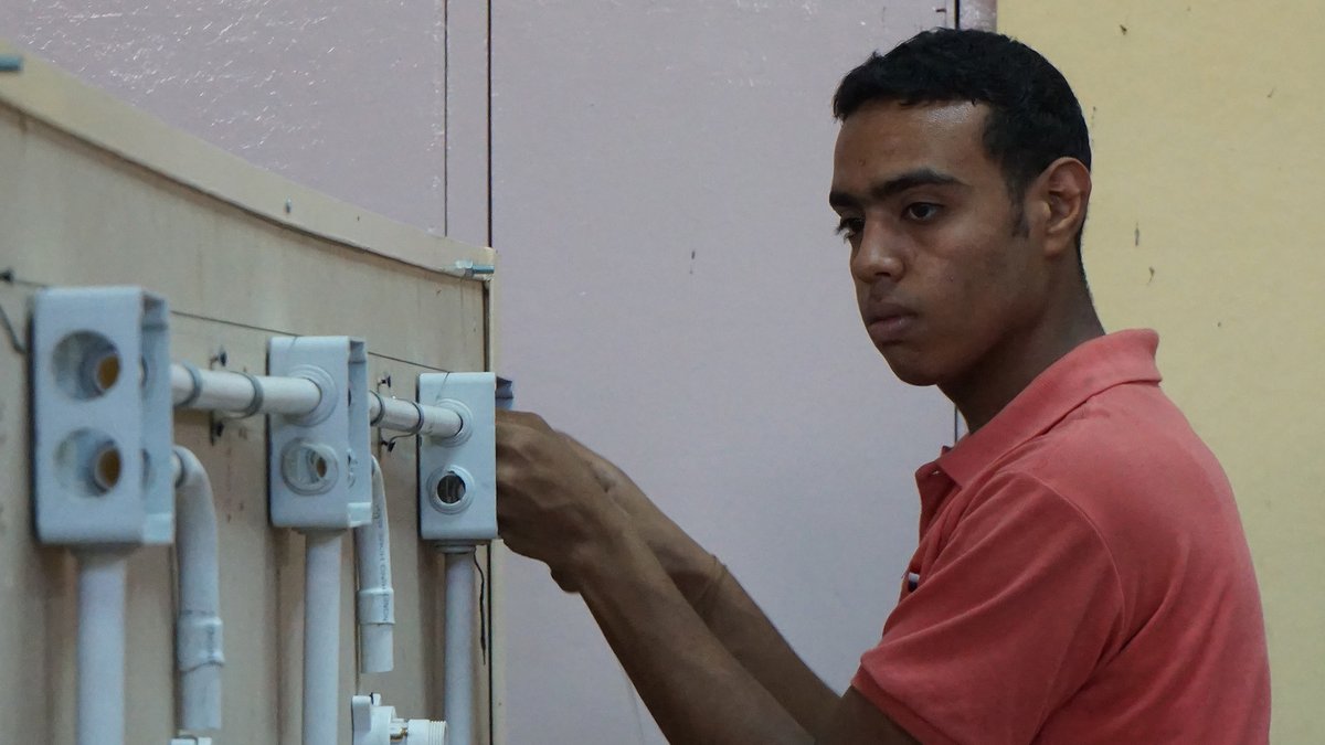 Auch die Elektro-Jungs müssen nach dem zweiten Lehrjahr zeigen, was sie gelernt haben. 