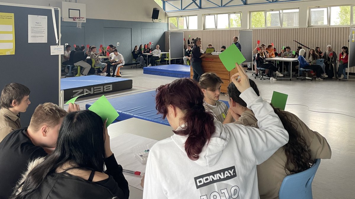 Schüler:innen sind gefragt: Die Jugendkonferenz des baden-württembergischen Kultusministeriums gastierte in Hilzingen. Foto: Michael Lünstroth