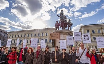 Protest gegen braunen Terror unter weiß-blauem Himmel: Demonstranten am vergangenen Samstag in München. Protest gegen braunen Terror unter weiß-blauem Himmel: Demonstranten am vergangenen Samstag in München.