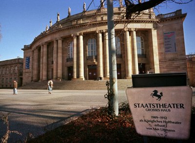 Schwerer Brocken: Die Finanzierung des Drei-Sparten-Hauses Staatstheater teilen sich Stadt und Land. Foto: Joachim E. Röttgers