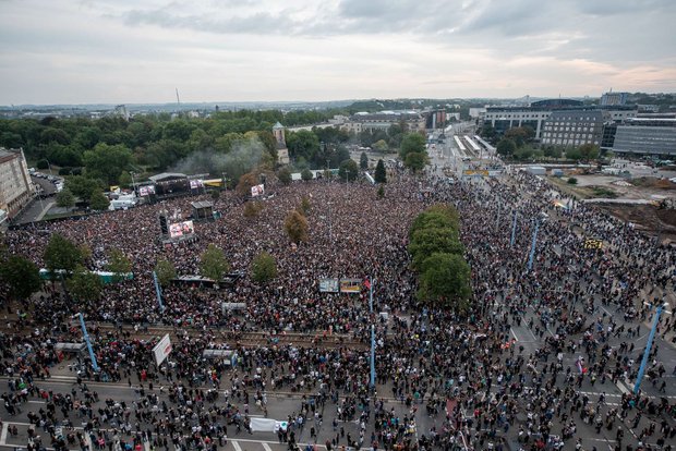 Aufgestanden: 65 000 kamen zum Konzert am 3. September.