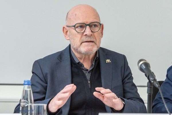 Verkehrsminister Hermann dagegen ist nicht zum Lachen zumute. Der kennt das Projekt in- und auswendig. 