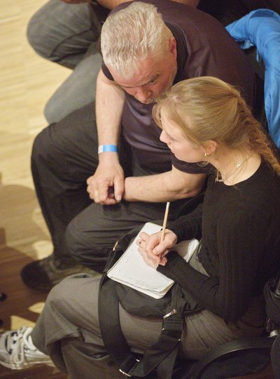 "Du hast Glück, dass du schön bist", sagt er.