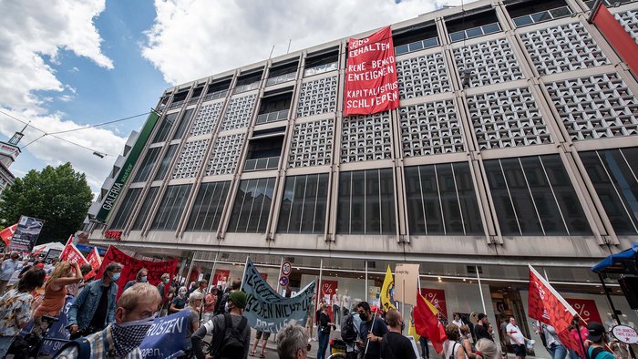 Im Juli 2020 vor der Kaufhof-Filiale in der Stuttgarter Eberhardstraße. Foto: Jens Volle