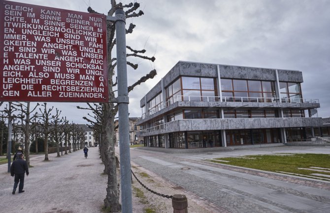 Vor dem Bundesverfassungsgericht in Karlsruhe. Foto: Joachim E. Röttgers