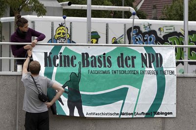 Protest in Messstetten gegen den Verkauf einer Wirtschaft an die NPD. Foto: Joachim E. Röttgers