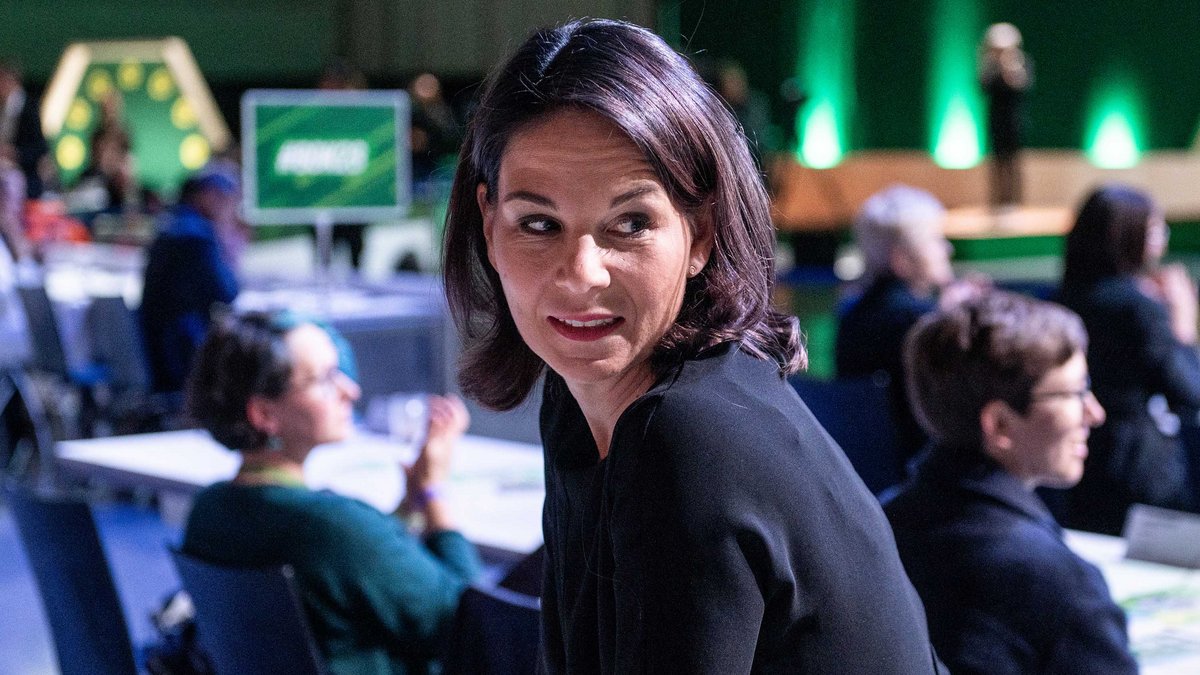 Hoppla: Annalena Baerbocks feministische Außenpolitik sei Imperialismus, aber gendersensibel, meint Elena Wolf. Fotos: Jens Volle