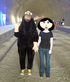 Es sieht aus, als würde er winken. Aber eigentlich zeigt Max uns den Mittelfinger. Foto: <a href="//commons.wikimedia.org/w/index.php?title=User:Wikiwaporup&amp;action=edit&amp;redlink=1" class="new" title="User:Wikiwaporup (page does not exist)">Wikiwap