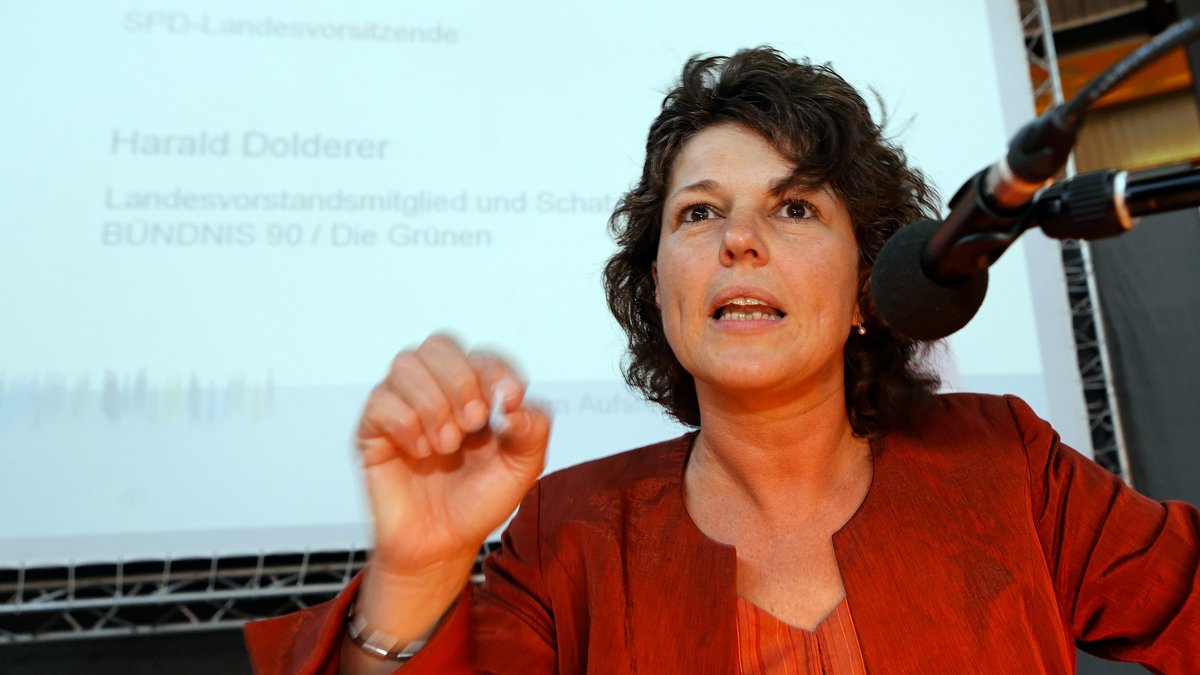 Das Regieren als Juniorpartner tut den Genossen offenbar nicht gut, bei der Wahl 1996 fallen sie auf 25,1 Prozent und zurück in die Opposition. Als 1999 auf Maurer die junge Ute Vogt (Foto von 2007) als Landeschefin folgt, geht es erstmal wieder aufwärts: Bei den Landtagswahlen 2001 kommt die SPD auf 33,3 Prozent, so viel wie seit 1976 nicht mehr. Foto: Joachim E. Röttgers