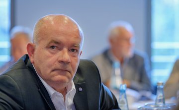 Detlef Zander. Detlef Zander.