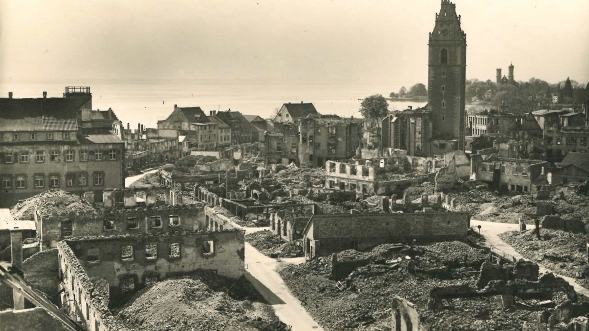 Friedrichshafen in Trümmern. Foto: Stadtarchiv Friedrichshafen, A123-1989-72