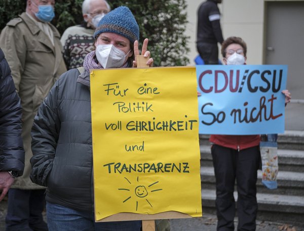 Finden Interessenkonflikte nicht so cool: Demonstration vor Pfeiffers Büro in Waiblingen. Foto: Joachim E. Röttgers