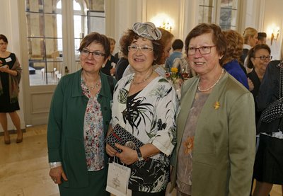 Die First Lady mit ihren Schwester. 