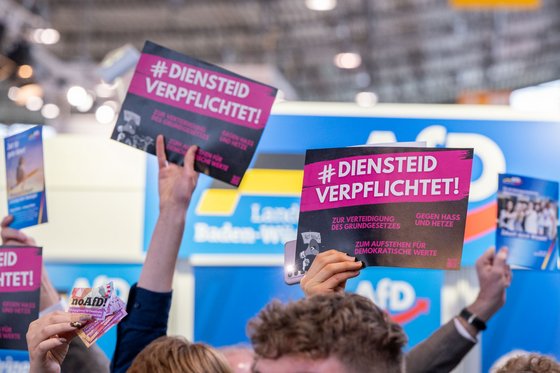 Eine Erinnerung, dass Lehrkräfte zur Verfassungstreue verpflichtet sind.  Eine Erinnerung, dass Lehrkräfte zur Verfassungstreue verpflichtet sind.