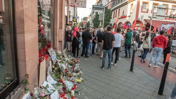Die "Initiative 2. Mai" gründete sich nach dem Tod von Ante P. und protestiert seitdem gegen strukturelle Polizeigewalt. Foto: Jens Volle