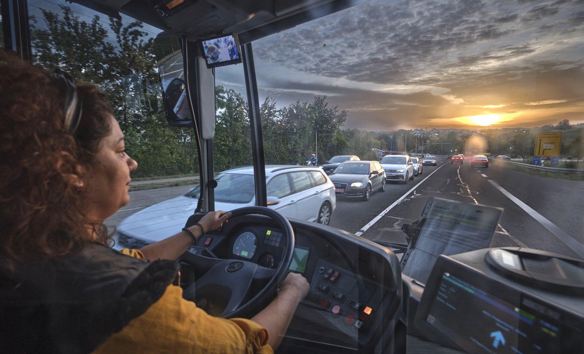 Margarita Vasileva auf dem Weg von Heilbronn Richtung Beilstein, der aufgehenden Sonne entgegen. Fotos: Joachim E. Röttgers