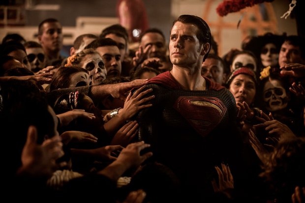 Superflüchtling. Szene aus "Batman v Superman", dem neuesten Film um den Helden mit Fluchthintergrund. Foto: Warner Bros. Entertainment