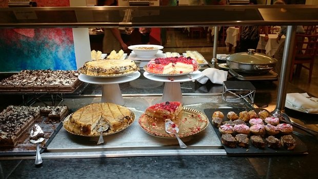 Überfluss am Kuchenbuffet. Foto: privat