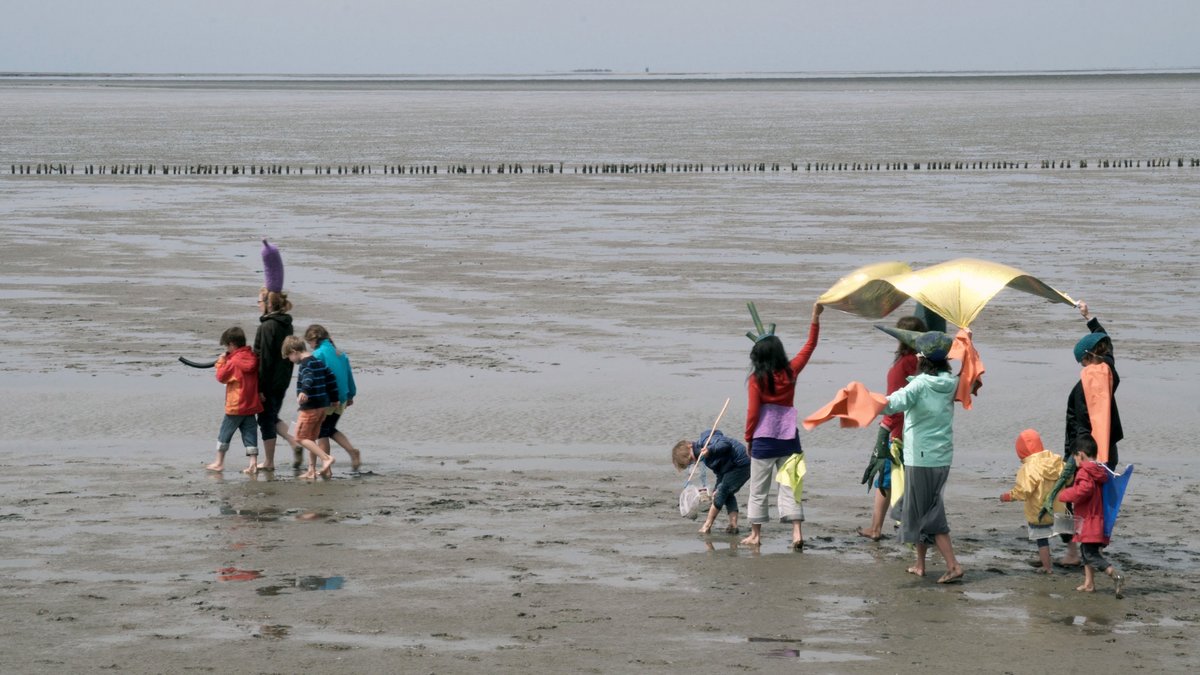 Filmstill aus "Suspended Time on Caring", einem experimentellen Film des feministischen Kunstkollektivs Maternal Fantasies.