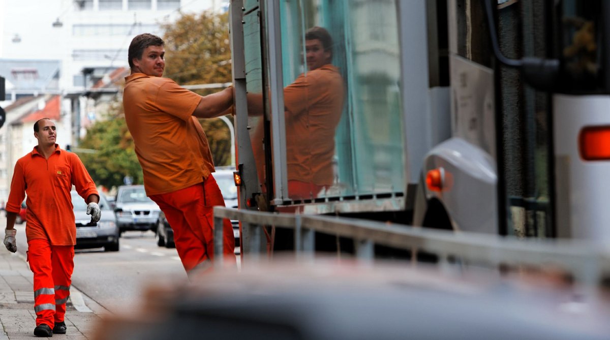 Hausmüll ist lukrativ – wenn auch nicht für diese beiden. Fotos: Joachim E. Röttgers