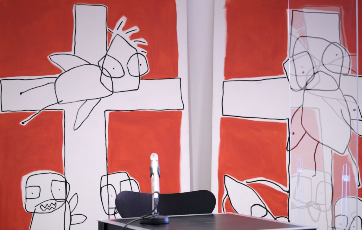 Drinnen das leere Pult: nicht die Zeit für Lesungen. Drinnen das leere Pult: nicht die Zeit für Lesungen.