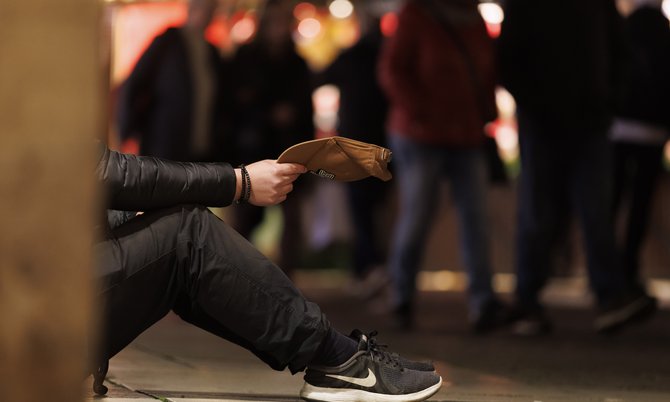 Einige sind auf Almosen angewiesen. 