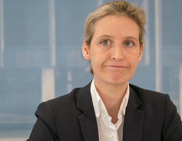 Alice Weidel spielt gern die Rolle "zorniges Kind".