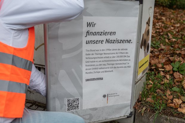 Am Jahrestag der Selbstenttarnung des NSU kritisierten Ad-Busting-Aktionen Verstrickungen des Verfassungsschutzes in die rechtsextreme Szene, hier in Stuttgart.  Am Jahrestag der Selbstenttarnung des NSU kritisierten Ad-Busting-Aktionen Verstrickungen des Verfassungsschutzes in die rechtsextreme Szene, hier in Stuttgart.