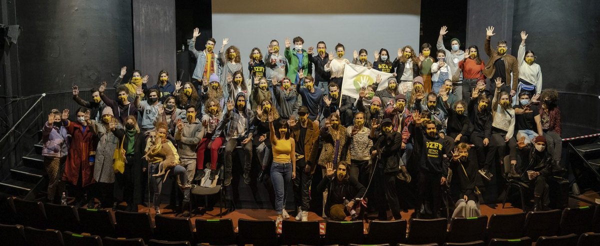 Aufgewacht: Studierende der Universität für Theater und Filmkunst in Budapest protestieren im September 2020 gegen Viktor Orbans Kulturpolitik. Foto: Fuchs Máté Aufgewacht: Studierende der Universität für Theater und Filmkunst in Budapest protestieren im September 2020 gegen Viktor Orbans Kulturpolitik. Foto: Fuchs Máté