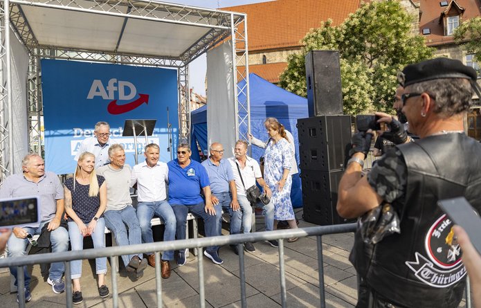 "Familienfoto" beim AfD-Sommerfest auf dem Erfurter Anger. "Familienfoto" beim AfD-Sommerfest auf dem Erfurter Anger.