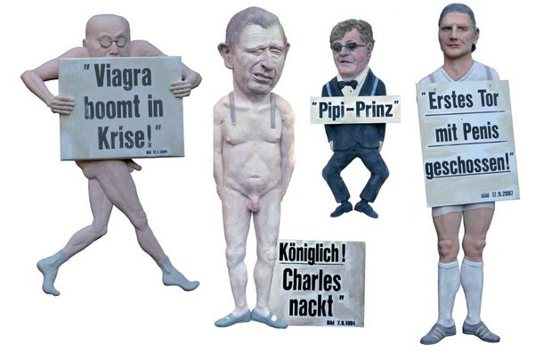 Original "Bild"-Schlagzeilen von 1988 bis 2009: Skulpturen von Peter Lenk am ehemaligen taz-Haus in Berlin. Fotos: Peter Lenk