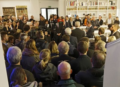 Viele wollen die Rede von Nicolas Eybalin hören.