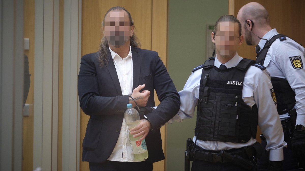 Reichsbürger Ingo K. vor dem Oberlandesgericht in Stuttgart, November 2023. Foto: Joachim E. Röttgers