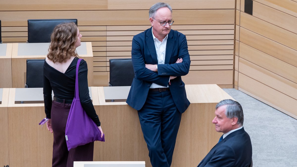 Der Frust bei Amelie Vollmer (Die Linke), Andreas Stoch (SPD) und Hans-Ulrich Rülke (FDP) ist greifbar. Foto: Jens Volle