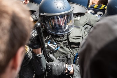 Die Polizei, Dauerbegleiter des Fußballfans. 