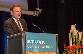 Festredner DB-Vorstand Volker Kefer. Foto: StuVa