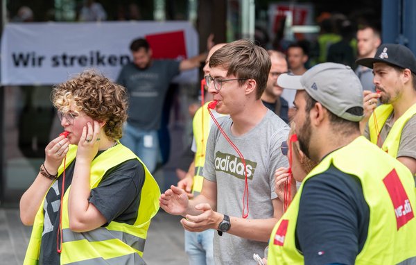 Trillerpfeife ist immer gut beim Streik.