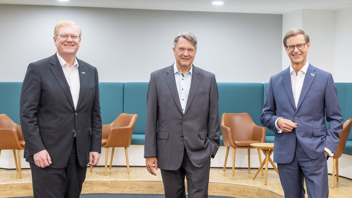Stefan Hartung, Christof Bosch und Stefan Asenkerschbaumer (von links). Foto: Martin Stollberg/Bosch