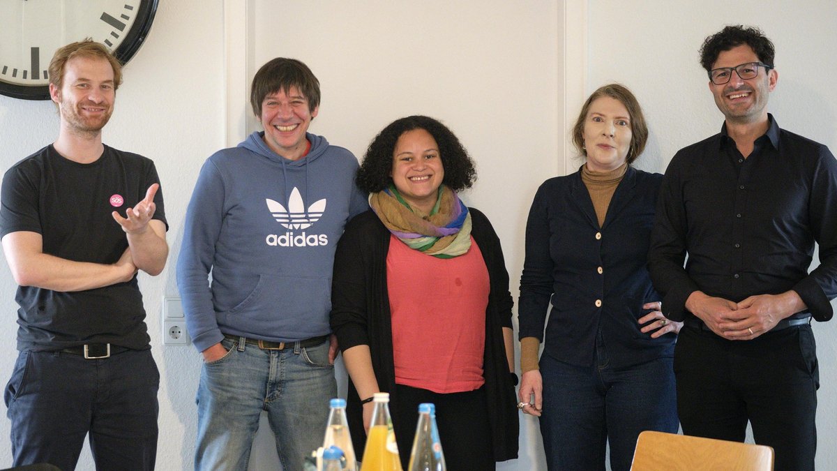 In der Kontext-Redaktion (v.l.): Hannes Rockenbauch, Thorsten Puttenat, Jasmin Meergans, Petra Rühle, Luigi Pantisano. Fotos: Joachim E. Röttgers