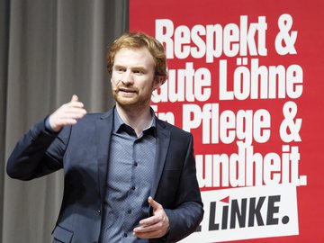 Hannes Rockenbauch moderiert den Wahlauftakt im Cannstatter Kursaal.